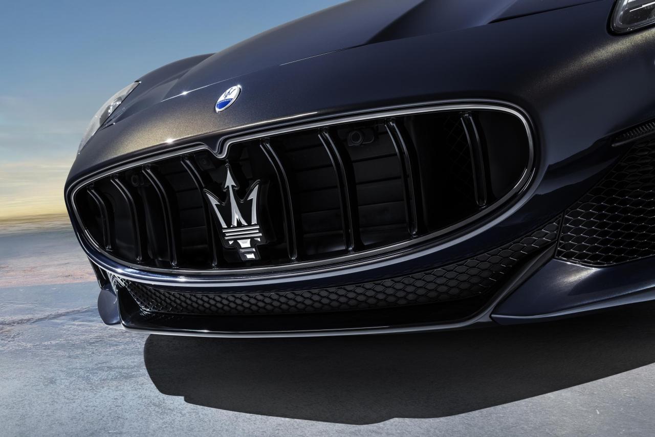 Medium-23344-MaseratiGranCabrioTrofeo.thumb.jpg.bda005a35fa7e2e55ad393b5eb66cffb.jpg