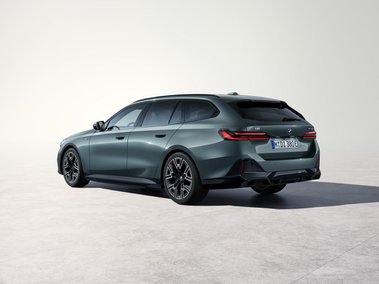 P90536870_lowRes_the-new-bmw-i5-edriv.thumb.jpg.6e405f850aa93563bb9c218c81d410b1.jpg