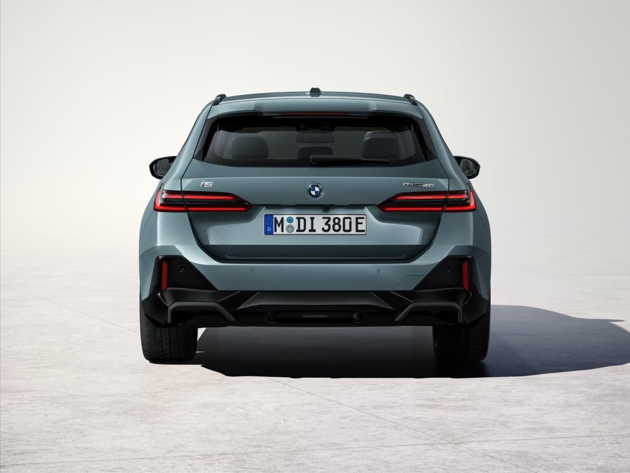 P90536873_lowRes_the-new-bmw-i5-edriv.thumb.jpg.116c93c3044e0a536822f5bc21ce368d.jpg