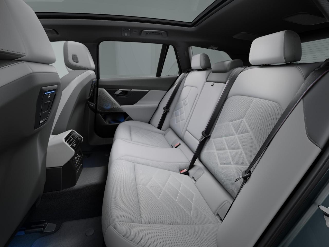 P90536876_lowRes_the-new-bmw-i5-edriv.thumb.jpg.d210384f8f2ac0ec801019c86dcae143.jpg