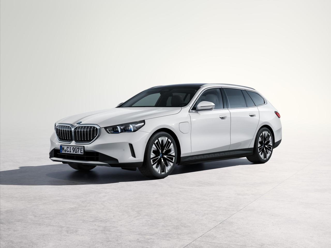P90536906_lowRes_the-new-bmw-530e-tou.thumb.jpg.f964c3019b6e8e583ab08729352878e1.jpg