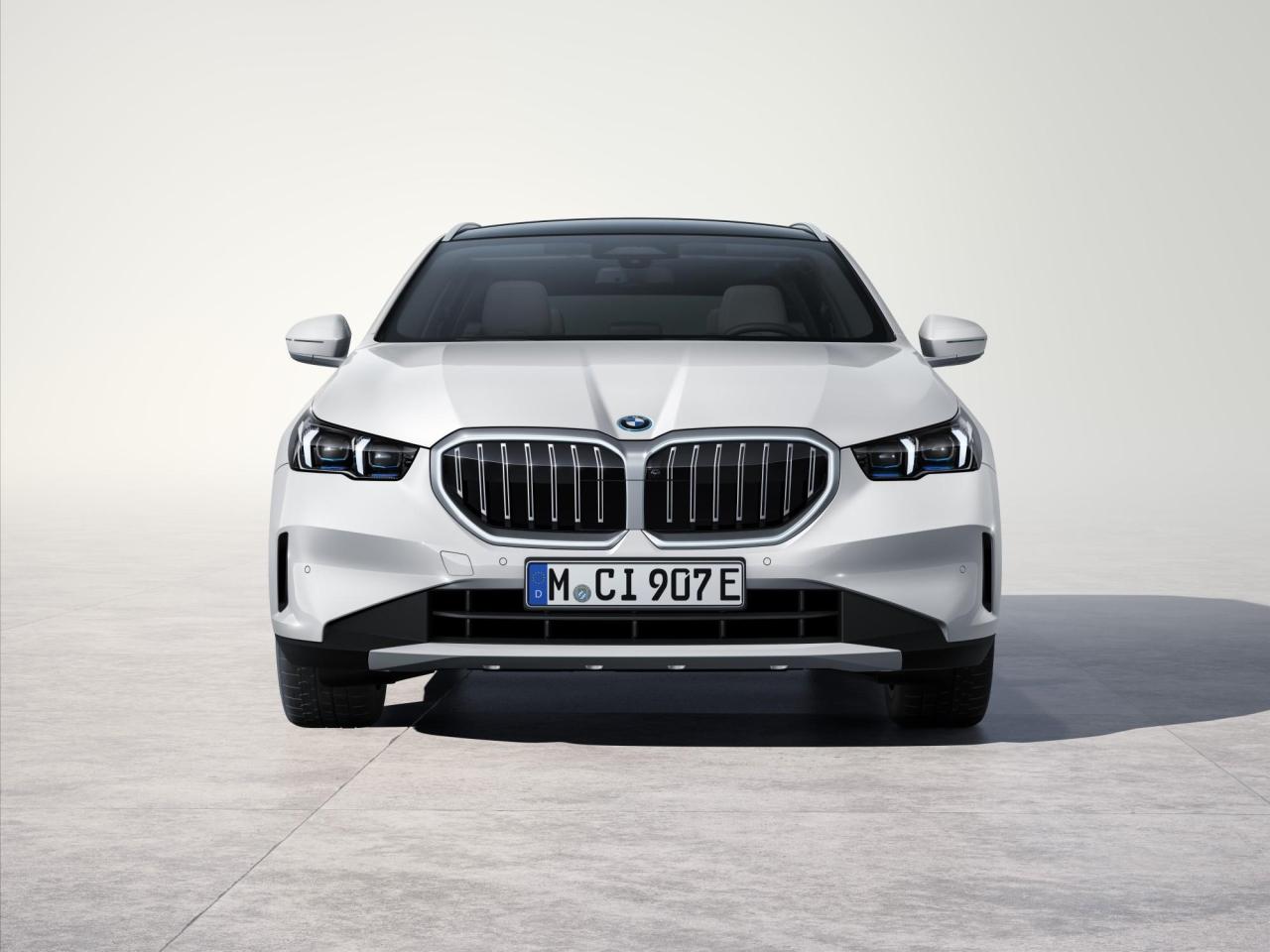 P90536909_lowRes_the-new-bmw-530e-tou.thumb.jpg.d9c1285cacdfe0c0fb1d69043282964b.jpg