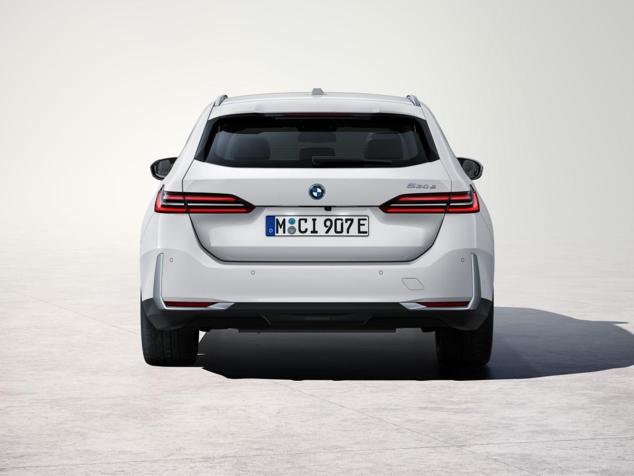 P90536910_lowRes_the-new-bmw-530e-tou.thumb.jpg.e9c09d8a6768351a346adee73aff592c.jpg