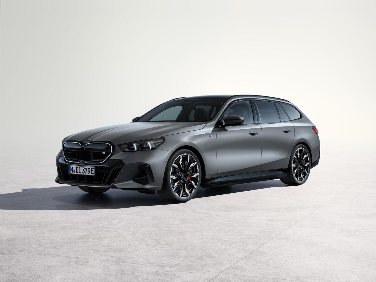 P90536914_lowRes_the-new-bmw-i5-m60-x.thumb.jpg.4dd734f8b9d6f1d3e18bae3fc5652796.jpg