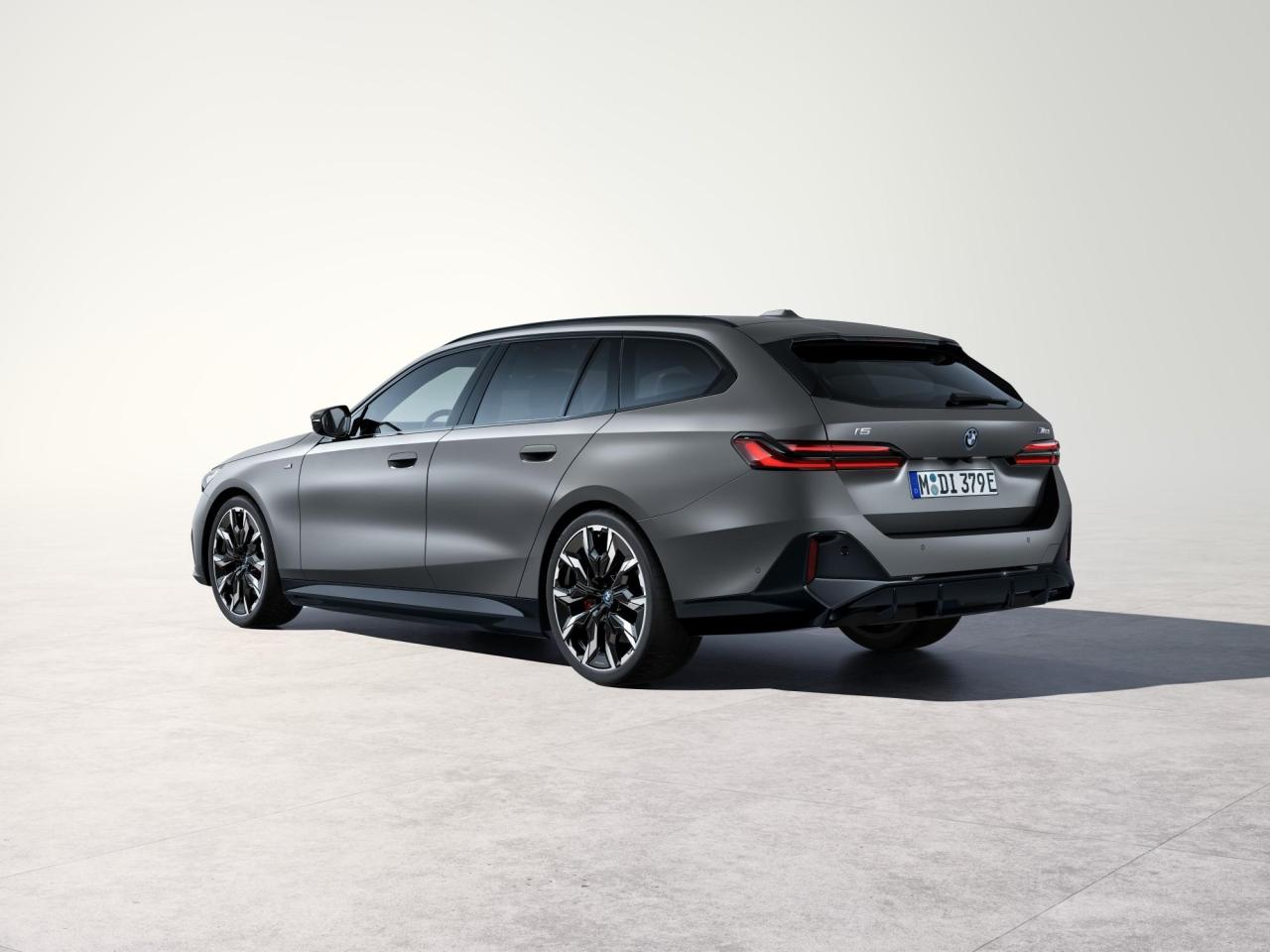 P90536915_lowRes_the-new-bmw-i5-m60-x.thumb.jpg.0b2bc568d43a0439ed7fdf11e4c1eb76.jpg