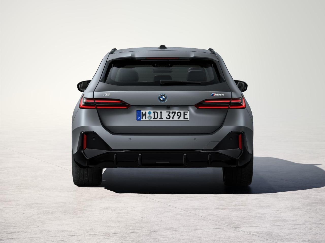 P90536918_lowRes_the-new-bmw-i5-m60-x.thumb.jpg.7819d56abe574352c185fa425005a021.jpg