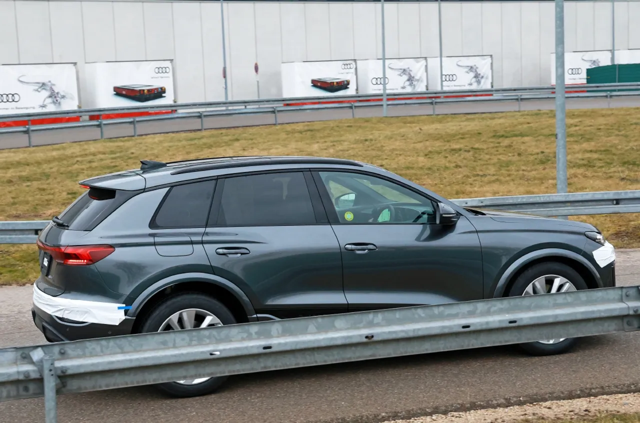audi-q6-e-tron-2024-2024100131-1706861529_11.webp.1d5b75529cef72a66630a6e33109e891.webp