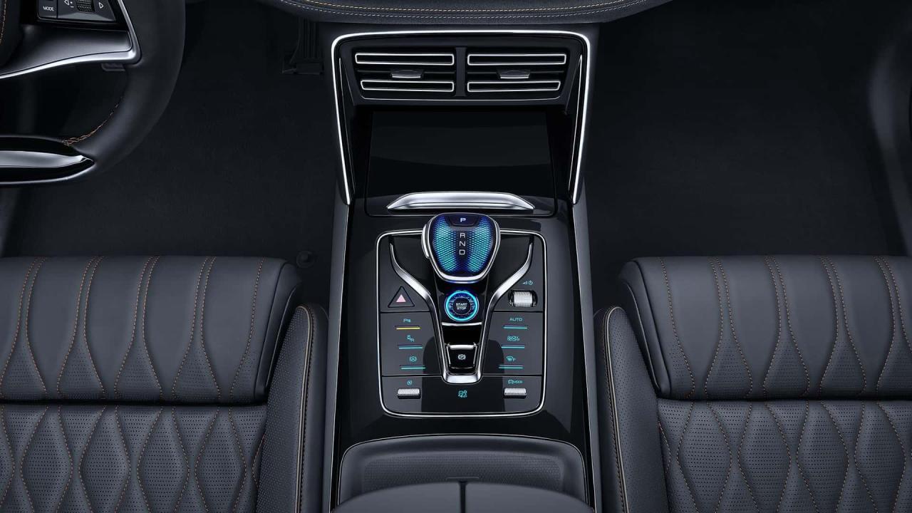 byd-tang-2024 (15).jpg