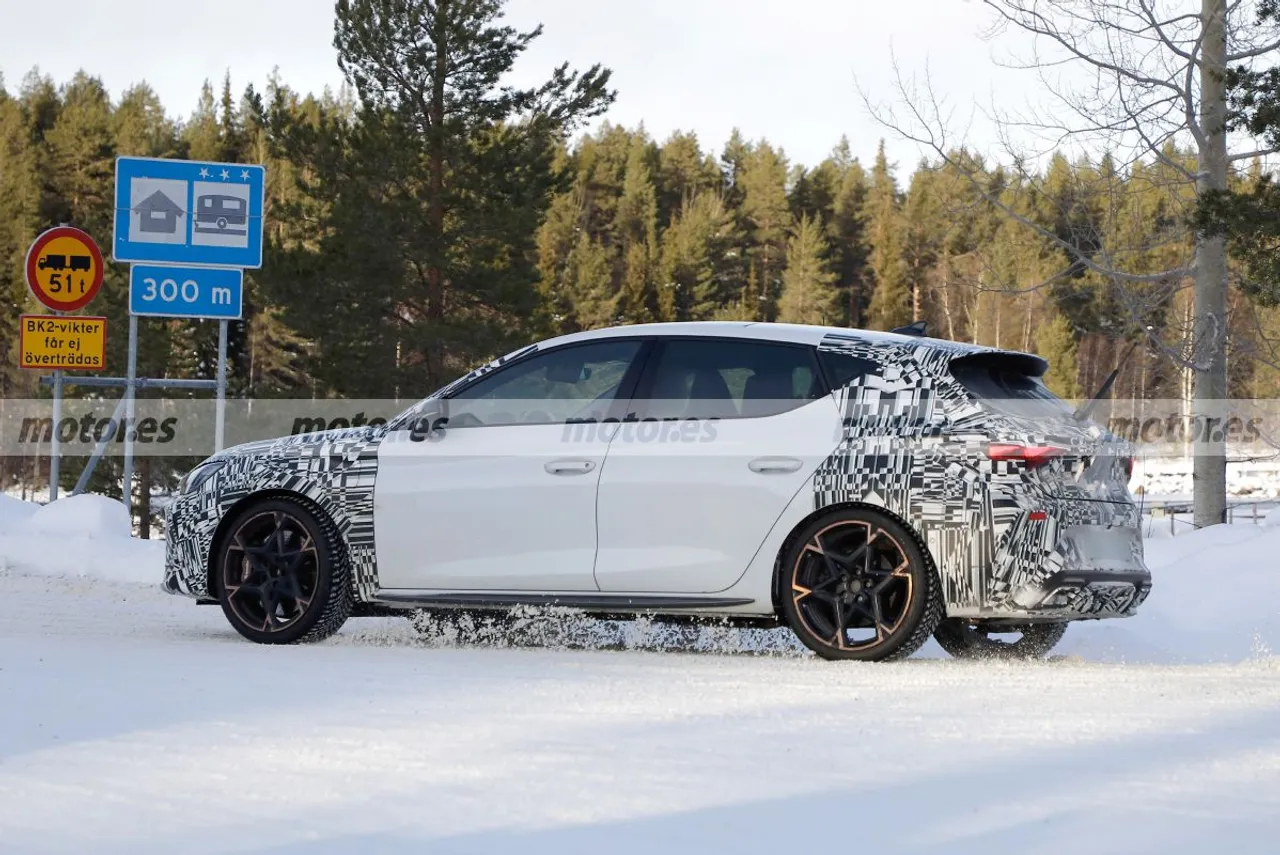 cupra-leon-facelift-2025-pruebas-invierno-2024100201-1707206749_14.webp.7fdea46484bf0e899f38504c1cd2ecd4.webp