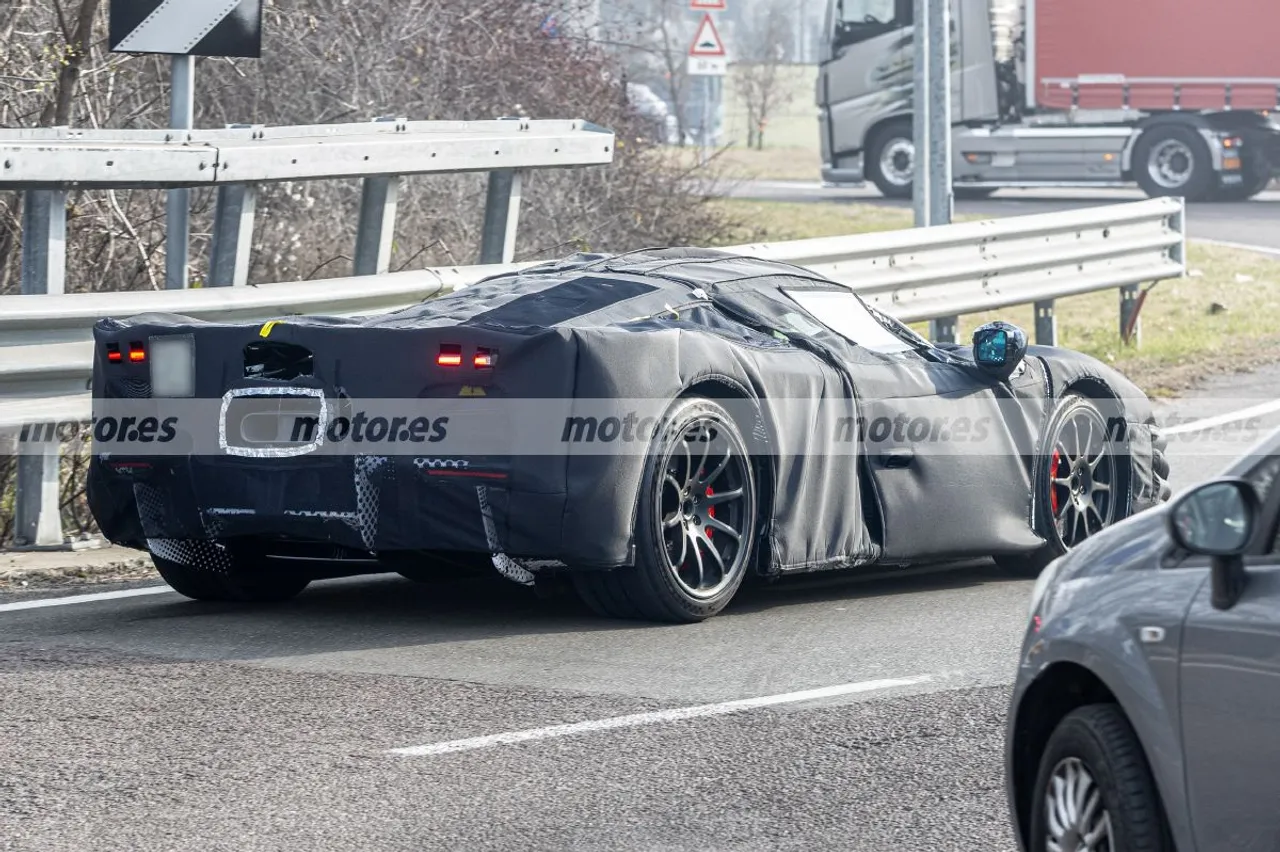 ferrari-f250-hypercar-fotos-espia-2025-2024100261-1707420039_8.webp.a6063731c187ec016a36b7344639e3b5.webp