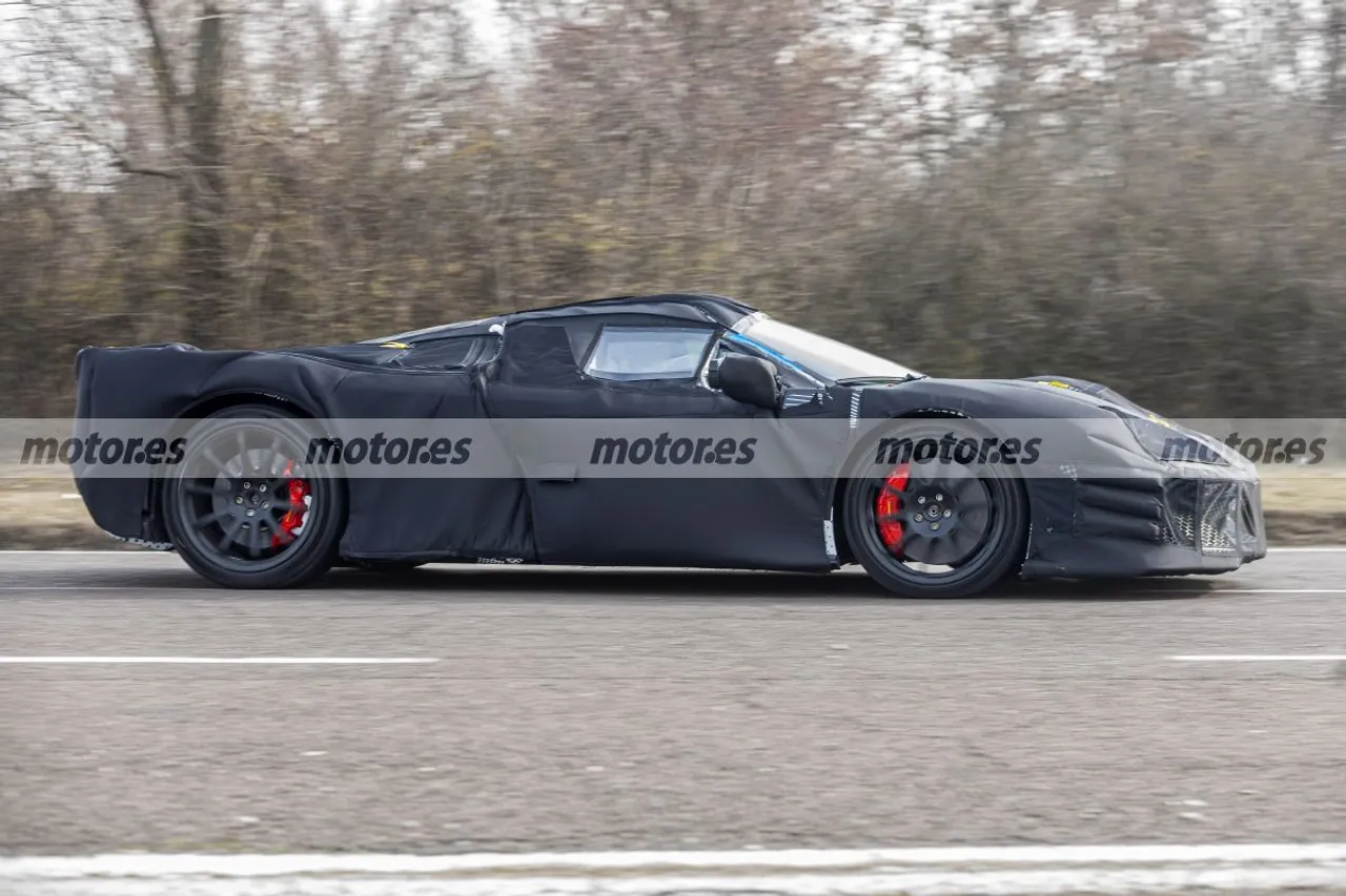 ferrari-f250-hypercar-fotos-espia-2025-2024100261-1707420041_12.webp.48b647063c0f13488466749bed85cafd.webp