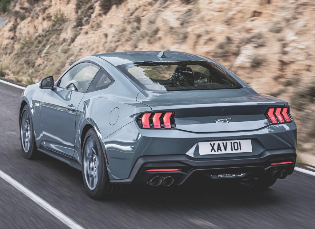 ford_mustang_gt_77_05770456095e06cb.jpg.54bece5ac1596584a6a8729feb19e494.jpg