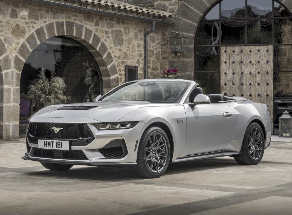 ford_mustang_gt_convertible_259_03f302cd0b7b0878.jpg.1ebd441b2f2ac588790ce98beaa39ae2.jpg