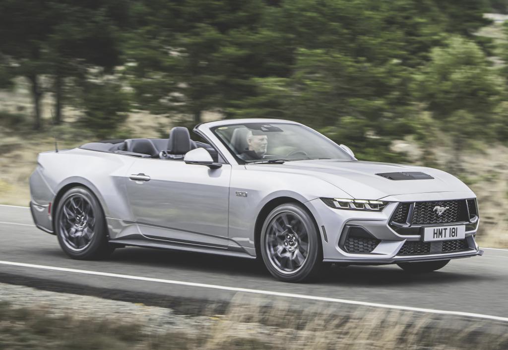 ford_mustang_gt_convertible_466_017801550e5a09e4.jpg.44a61bd0aaeacdc11bffdc170d223ecf.jpg