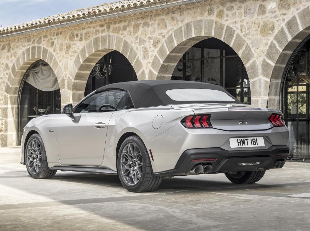 ford_mustang_gt_convertible_727_02e503e7095e0700.jpg.ff4d5e4c49aa673b62a6f37c2f1ef6c3.jpg