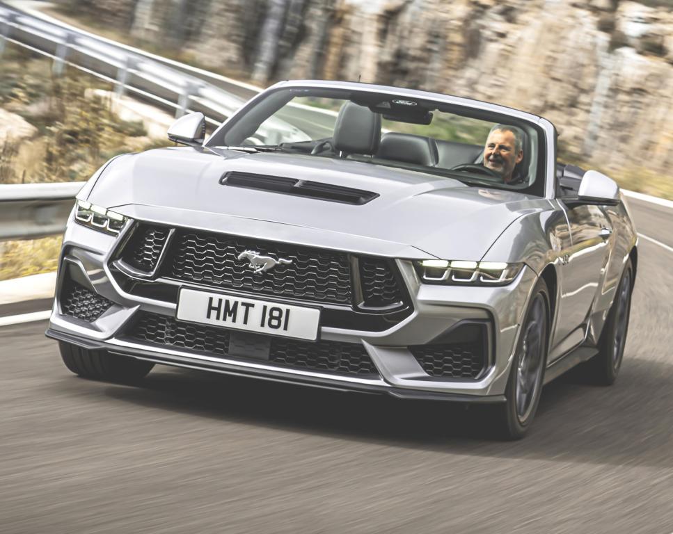 ford_mustang_gt_convertible_93_031f043307d50638.jpg.56f7b49f75337b6463b043824f73d50d.jpg