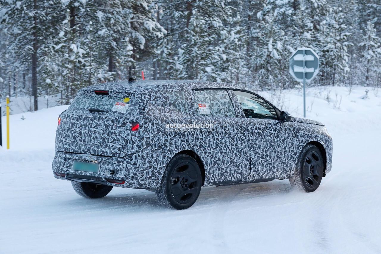 new-peugeot-e-5008-spied-its-a-larger-2025-jeep-compass-with-ev-and-ice-power_11.thumb.jpg.54c058ebc8d8f9cecaeaef56d6036753.jpg