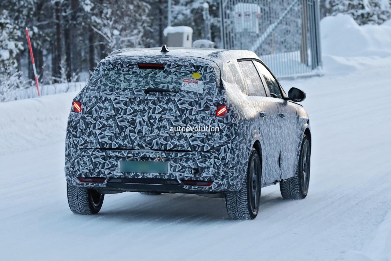 new-peugeot-e-5008-spied-its-a-larger-2025-jeep-compass-with-ev-and-ice-power_14.thumb.jpg.99a20b8ecfb8787a8b6de6fbac426880.jpg