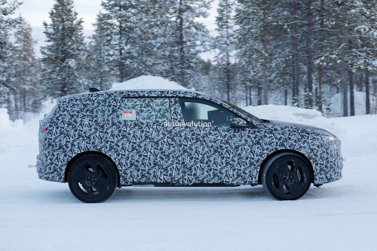 new-peugeot-e-5008-spied-its-a-larger-2025-jeep-compass-with-ev-and-ice-power_9.thumb.jpg.4d2b77e036dd12a2164bf22b54297bd1.jpg
