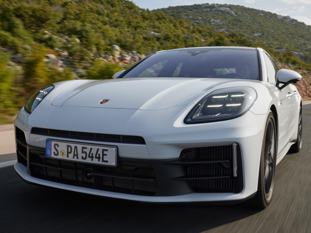 porsche_panamera_4s_e-hybrid_176_01de017813ef0ef4.jpg.14262b0d2beeedb56e0b796f0a9ff318.jpg