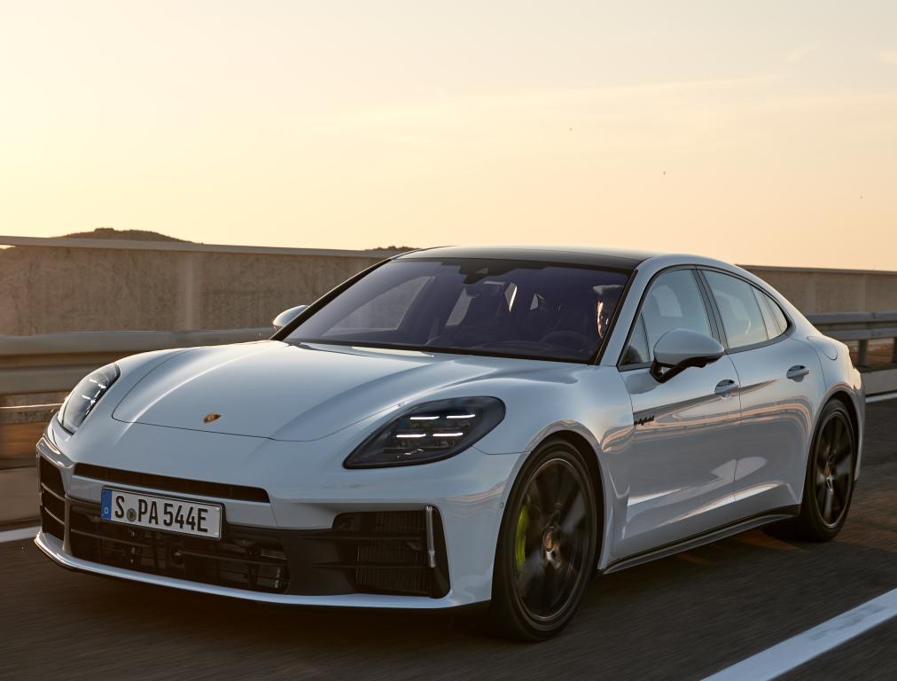porsche_panamera_4s_e-hybrid_63_073102e80c0e0926.jpg.ccc7bb724950f912f62f53b341334c06.jpg