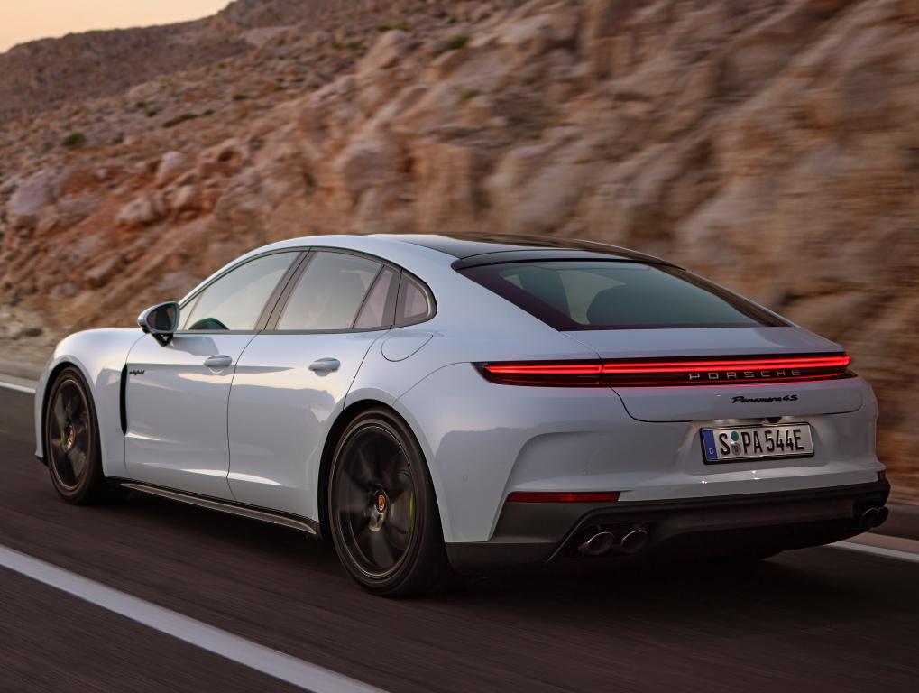 porsche_panamera_4s_e-hybrid_713_083b055b0ba808c8.jpg.8801e9ef8bf6fb290ada854989e65c38.jpg