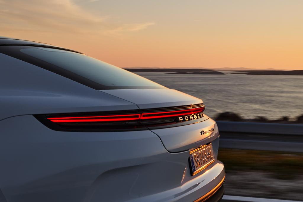 porsche_panamera_4s_e-hybrid_921.jpg.c58f478d25d06b4eb58ef06c64b539d5.jpg