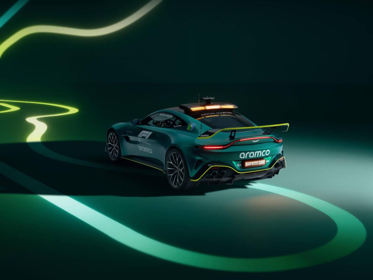 002_NewAstonMartinVantage_OfficialSafetyCarofFormula1.thumb.jpg.acf60cec0150e29fb089ec63c5407f02.jpg