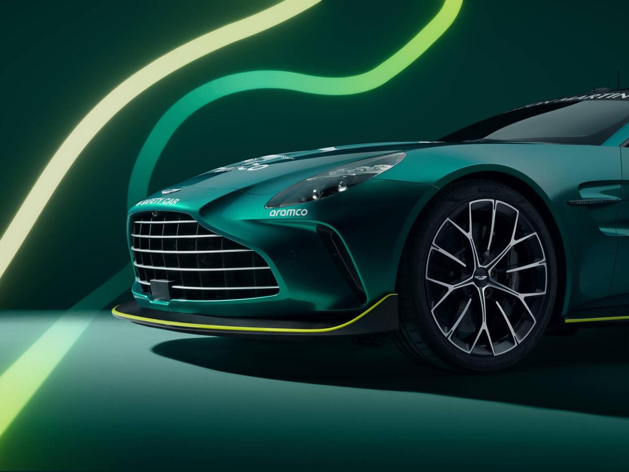007_NewAstonMartinVantage_OfficialSafetyCarofFormula1.thumb.jpg.905132e309eb82c25fe348b5636812a8.jpg