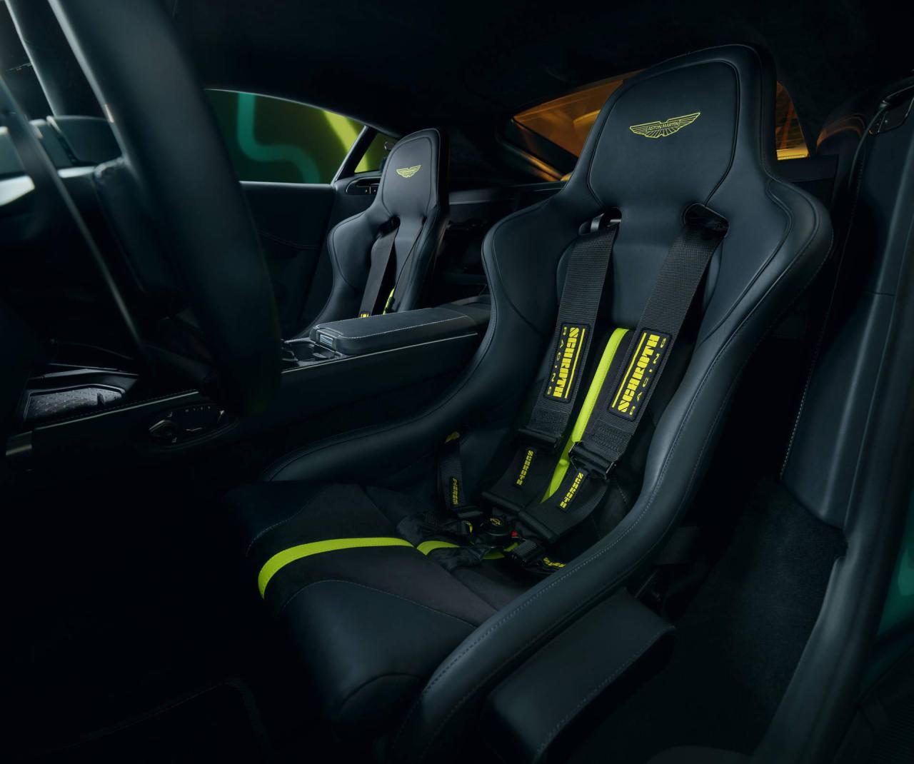 009_NewAstonMartinVantage_OfficialSafetyCarofFormula1.thumb.jpg.b5ee575bbea9837551e1a59b11ab311f.jpg