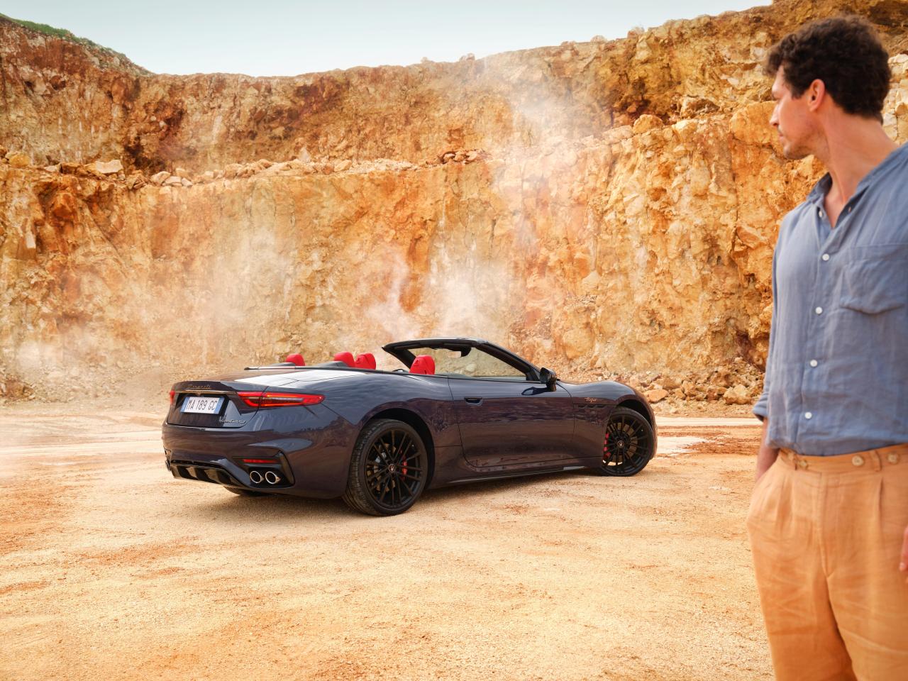 23397-Theall-newMaseratiGranCabrio-OurodetoJoy.thumb.jpg.32a109fa9abd1e737c637b450ede01e6.jpg