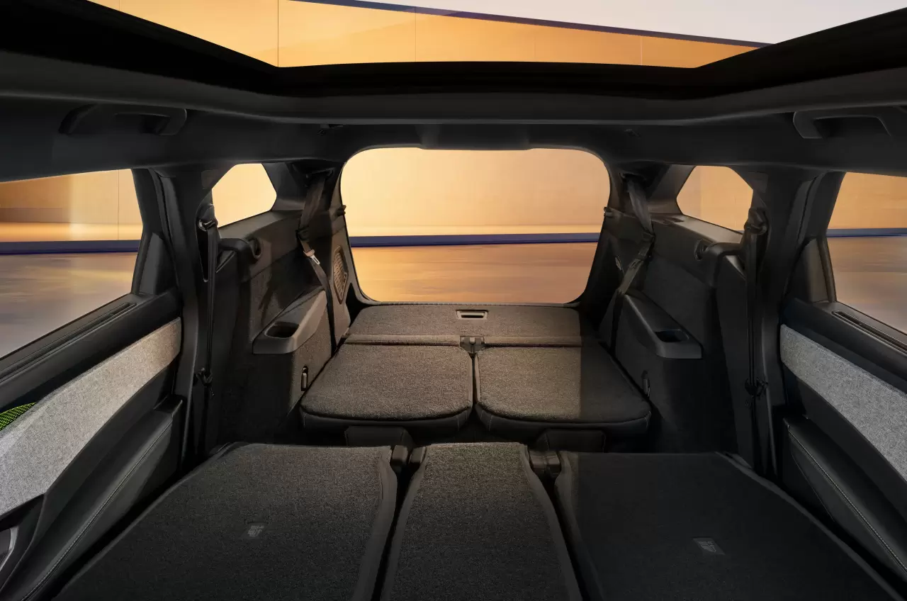 PEUGEOT_E5008_2403GJ_316.jpg.webp