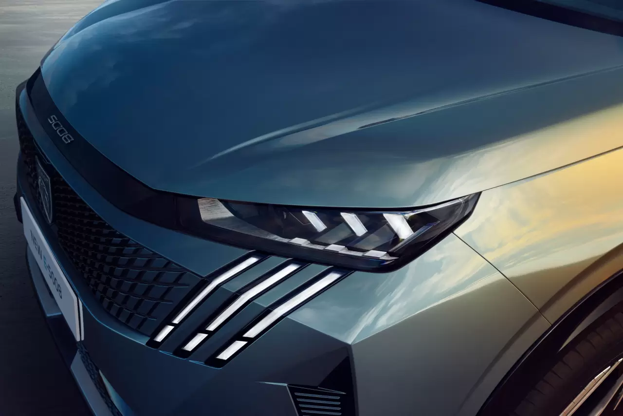 PEUGEOT_E5008_2403GJ_510.jpg.webp