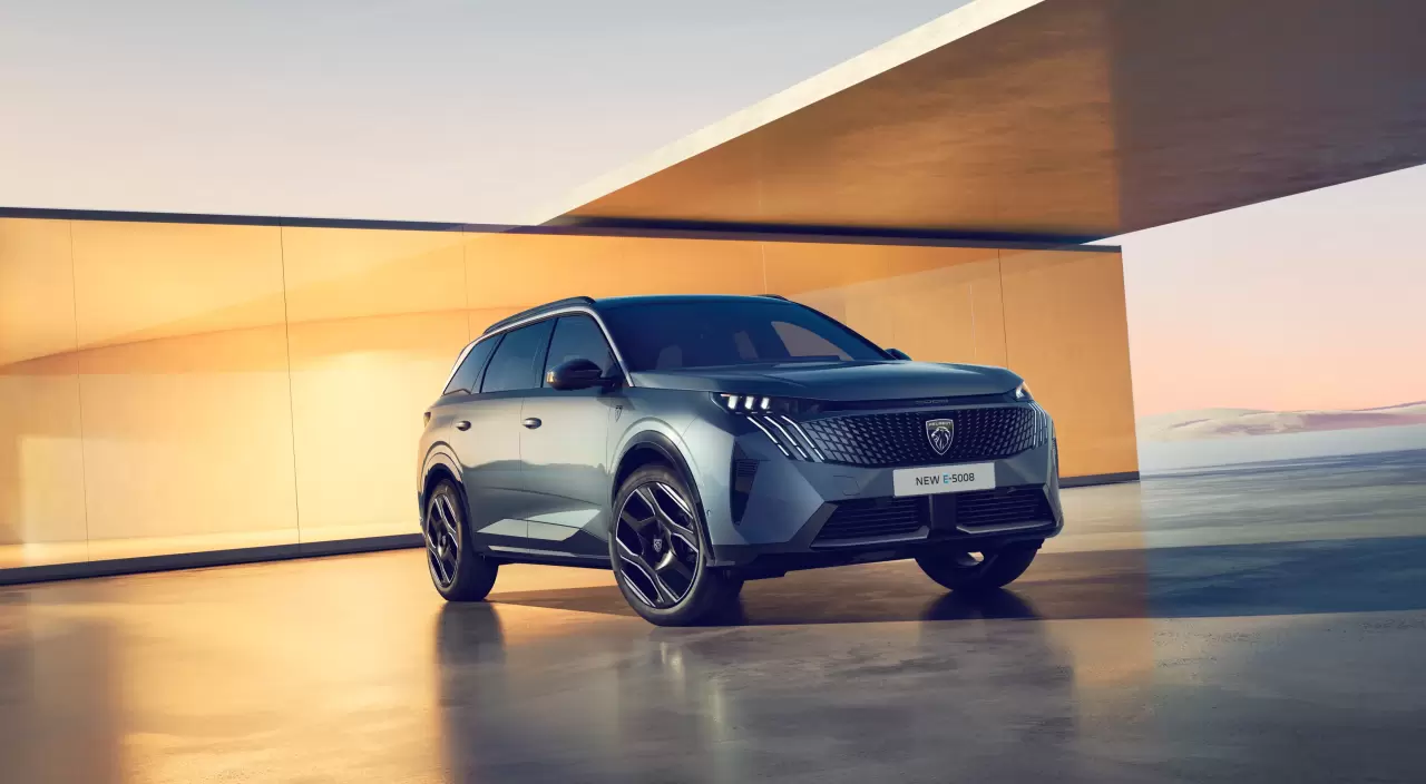 PEUGEOT_E5008_2403STYP_113.jpg.webp