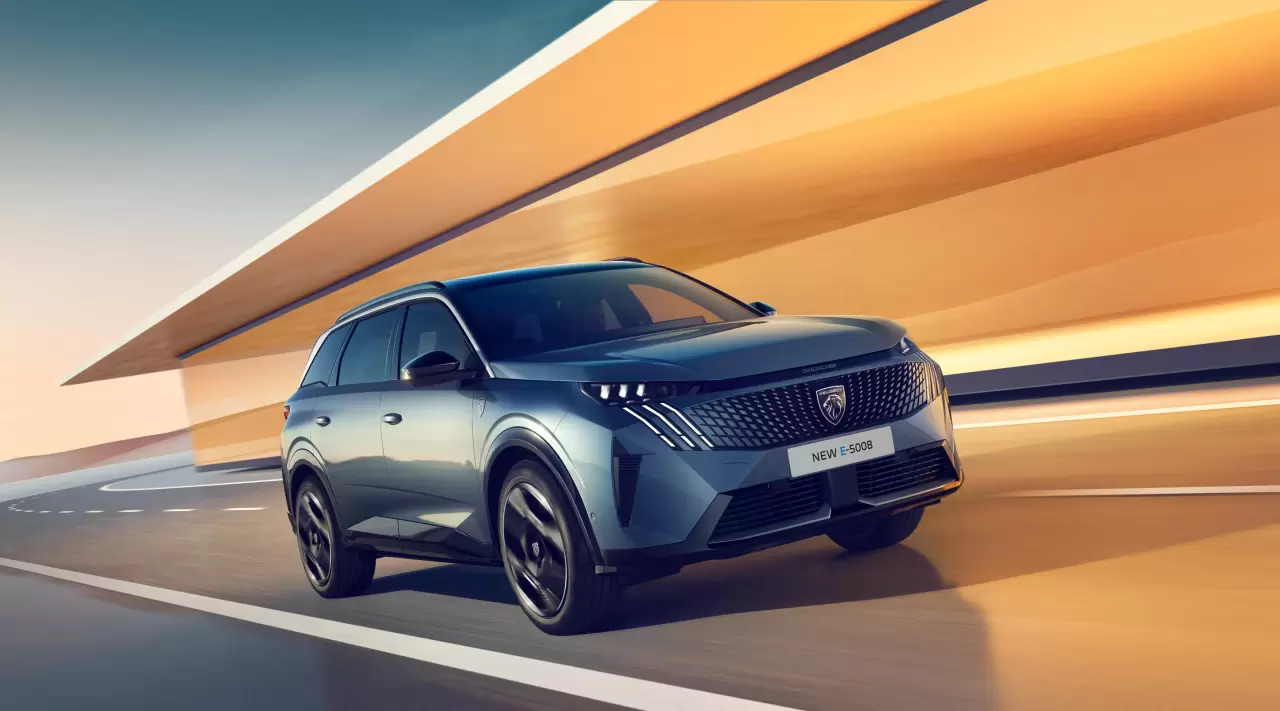 PEUGEOT_E5008_2403STYP_250.jpg.webp
