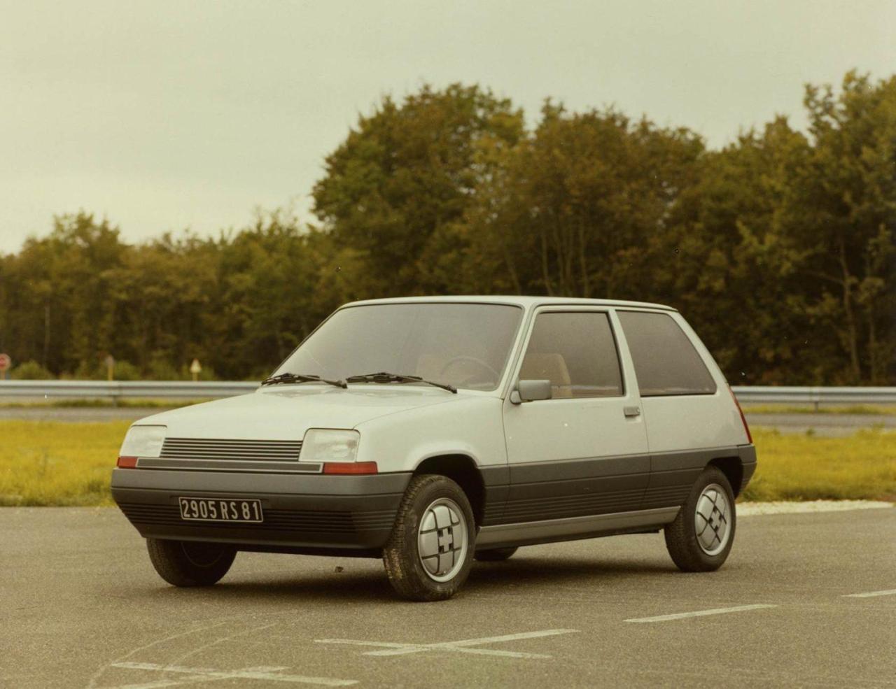 Renault_140_Supercinque_1981_3p_fronte-lato-guida.thumb.jpg.8b056d1a4f7aac952c353ade364bdf82.jpg