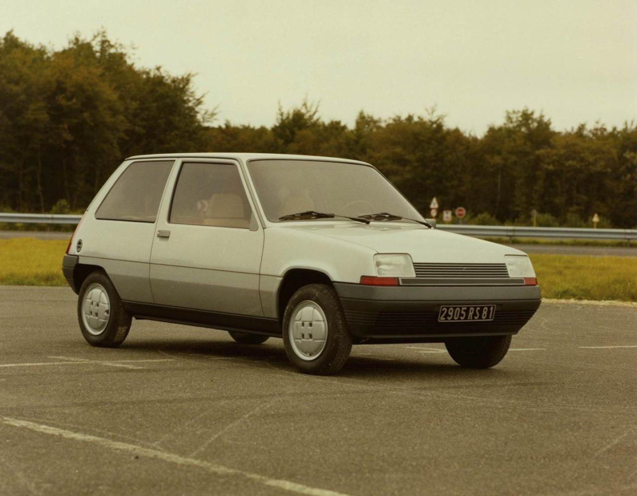 Renault_140_Supercinque_1981_3p_fronte-lato-pass.thumb.jpg.28b661838b6e993878644c05e33209a9.jpg