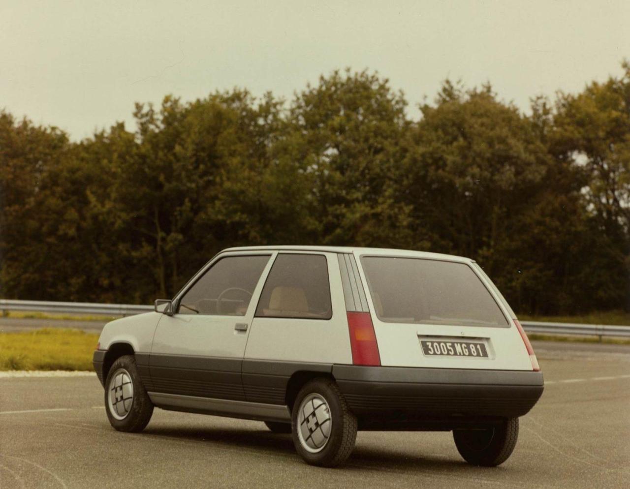 Renault_140_Supercinque_1981_3p_retro-lato-guida.thumb.jpg.a0342af2bf4f8c3928a21ad212b3a084.jpg