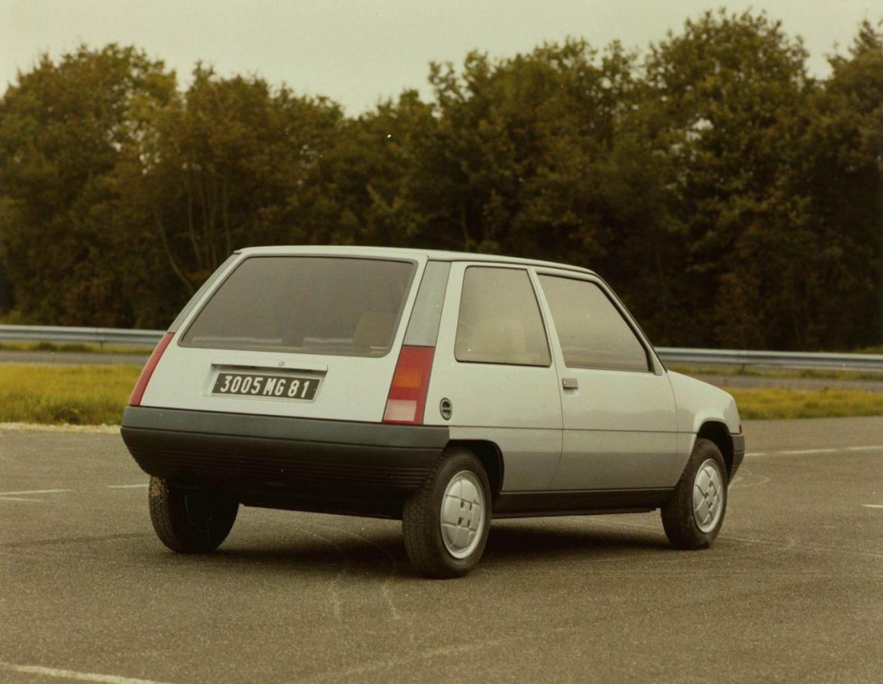 Renault_140_Supercinque_1981_3p_retro-lato-pass.thumb.jpg.06ea8a006e06e45946add87b77a10e2d.jpg