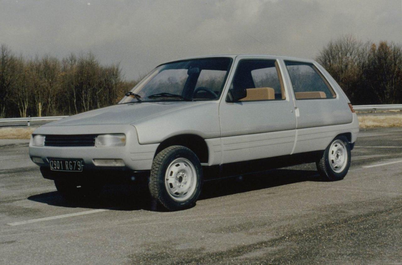 Renault_X140_1979_0129_paraurti-bombati_3p_fronte.thumb.jpg.3a531288b8f1ddef6da8cfe1d5755923.jpg