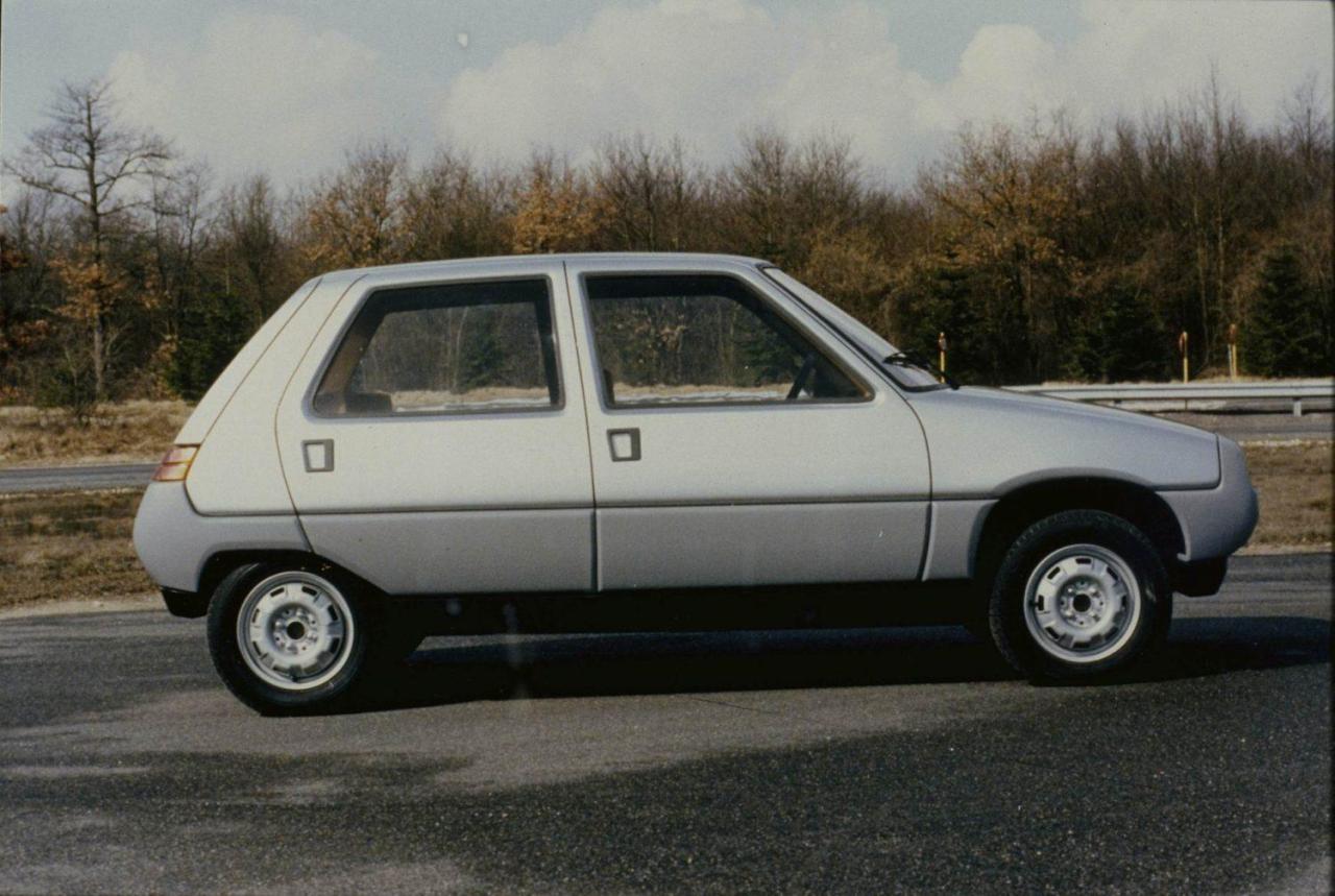 Renault_X140_1979_0129_paraurti-bombati_5p_lato.thumb.jpg.3853babe949d3befa4910c49bd7fe945.jpg