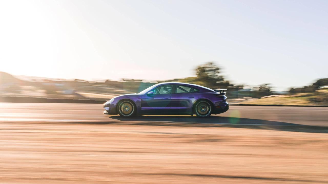 Sky_Purple_Metallic_Taycan_Turbo_GT_A1_02354_016.thumb.jpg.4dbd9fbfcd623fec850bd0f9722e70c8.jpg