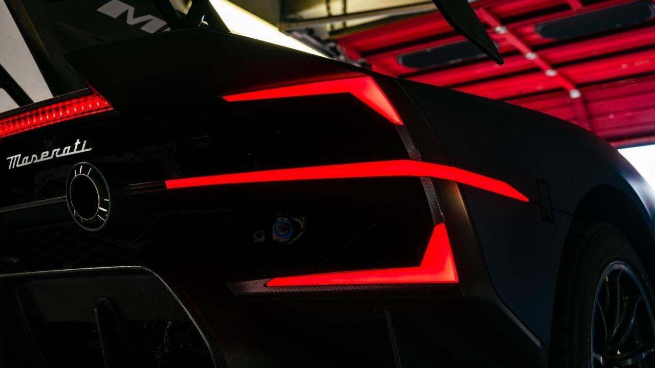 Small-23648-MaseratiMCXtremaThebeastisunleashedonthetrackaheadoffirstdelivery.jpg