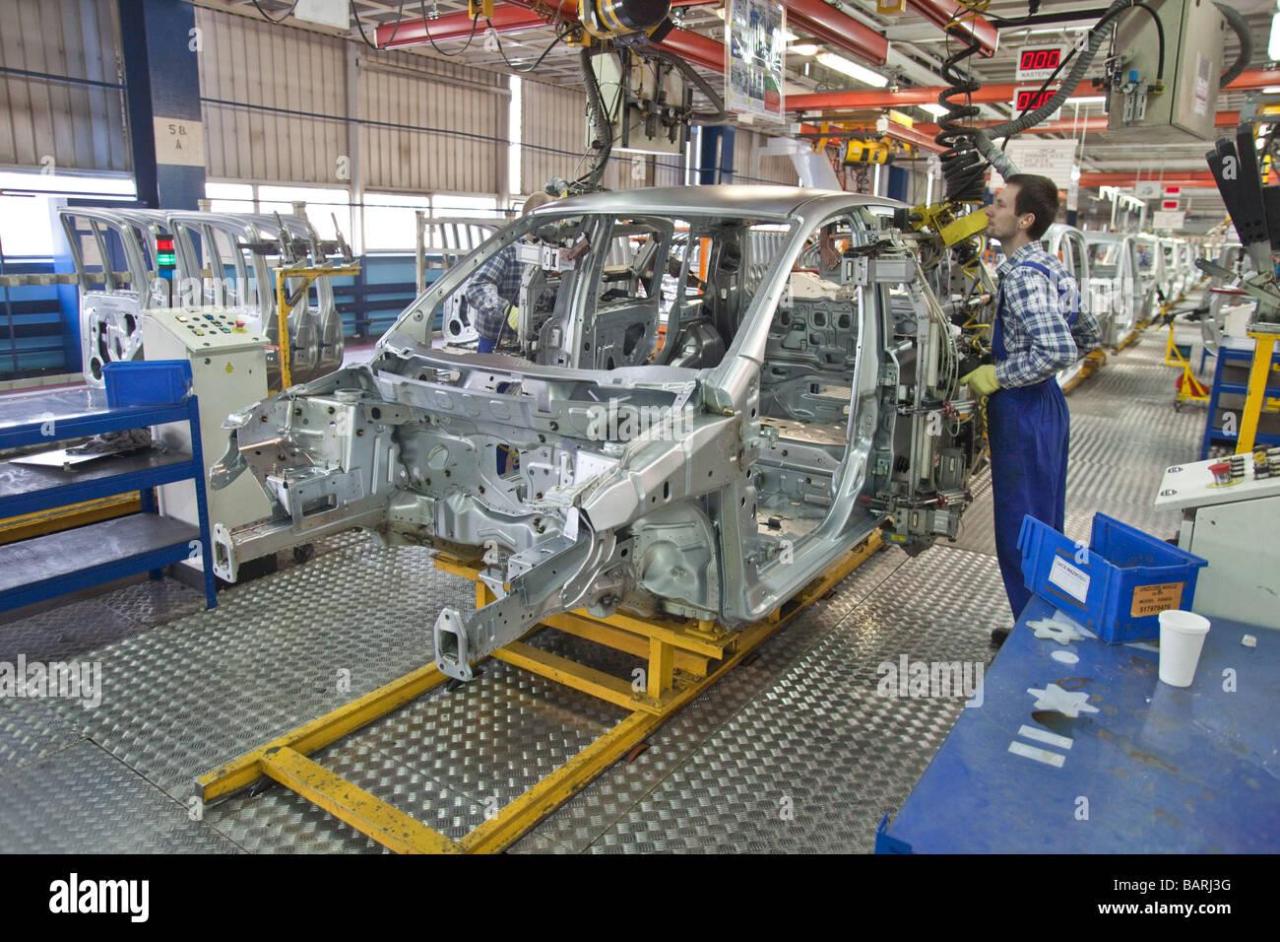fiat-panda-e-fiat-500-della-linea-di-produzione-in-fabbrica-tychy-polonia-barj3g.jpg
