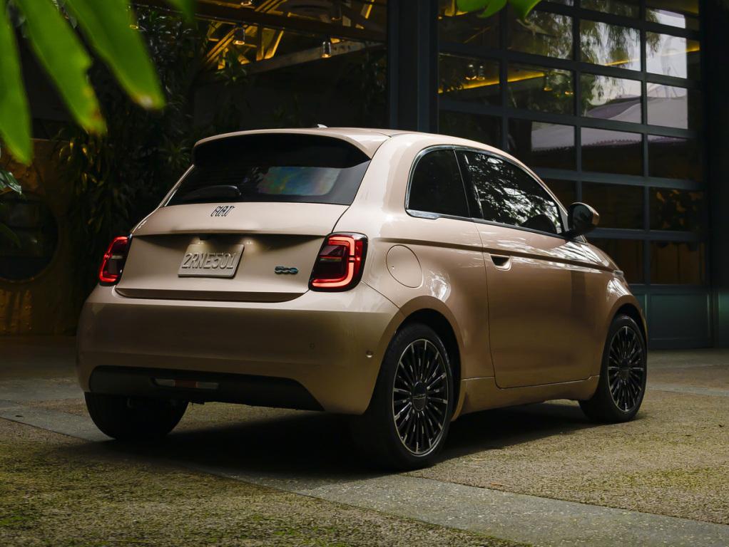 fiat_500e_inspired_by_beauty_0180055004c30394.jpg.b159804029fdbd644c30e4941a20d7dc.jpg
