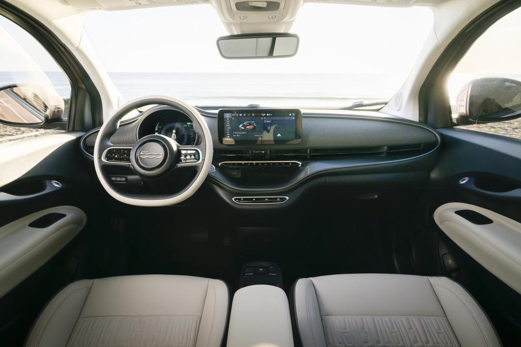 fiat_500e_inspired_by_beauty_2.jpg.eebc0633e7d9a67dca17c33f6105c21e.jpg