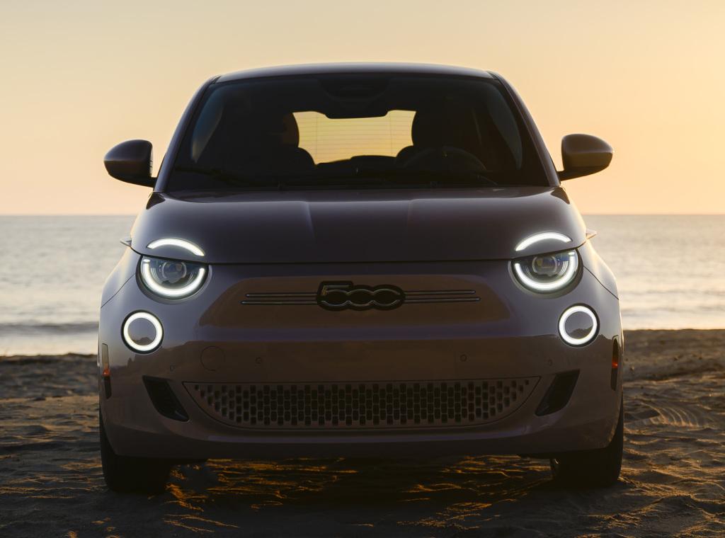 fiat_500e_inspired_by_beauty_30_032302860577040e.jpg.849991401e6aa7e1694512f56a272c93.jpg