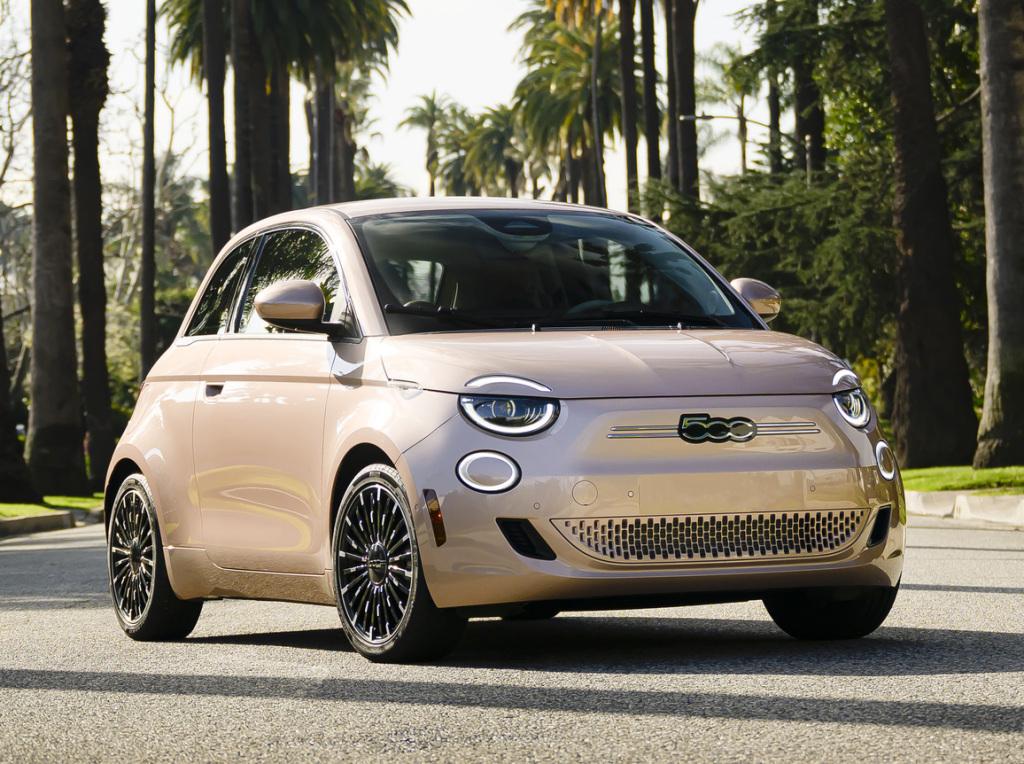 fiat_500e_inspired_by_beauty_6_03ad03a80484035e.jpg.480da133f8569a07ea375c7198843a86.jpg