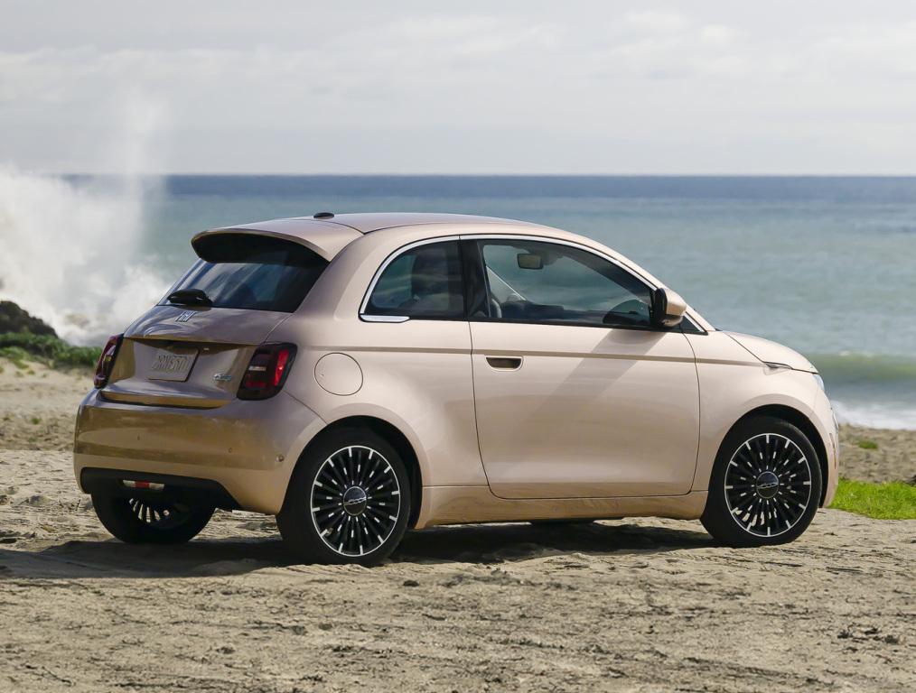 fiat_500e_inspired_by_beauty_8_035a02b5053103ef.jpg.cca287b97386676e783b3e713703c6bc.jpg