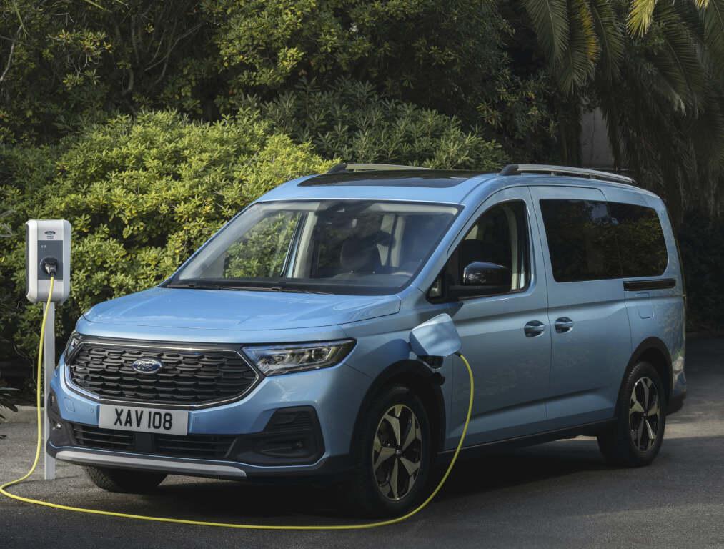 ford_grand_tourneo_connect_active_phev_3_02c8031c0a4107c6.jpg.800924b55cd22f51e548e9fc79cd7778.jpg